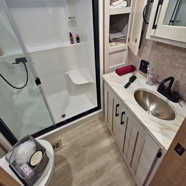 https://www.kz-rv.com/products/durango-fifth-wheels/images/2024/features/2024-KZ-RV-Durango-D348BHF-Fifth-Wheel-Bathroom.jpg